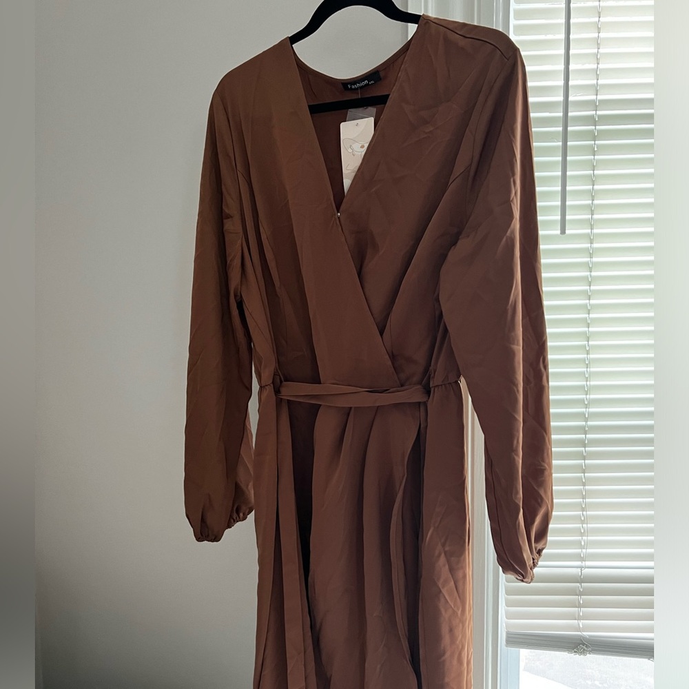 Long sleeve criss cross dress with tie